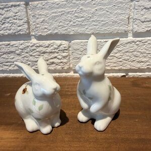 Lennox White Ceramic Bunny Figurine salt and pepper shakers